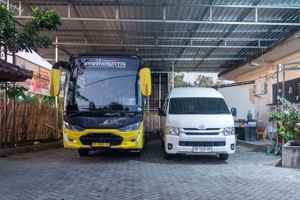 sewa bus dan hiace di lombok