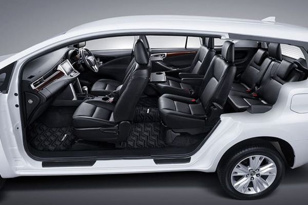 sewa innova reborn dengan supir lombok