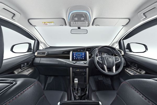 sewa innova reborn harian lombok