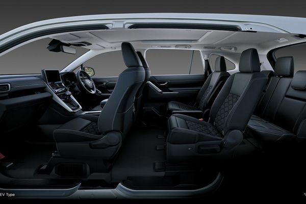 sewa innova zenix harian lombok